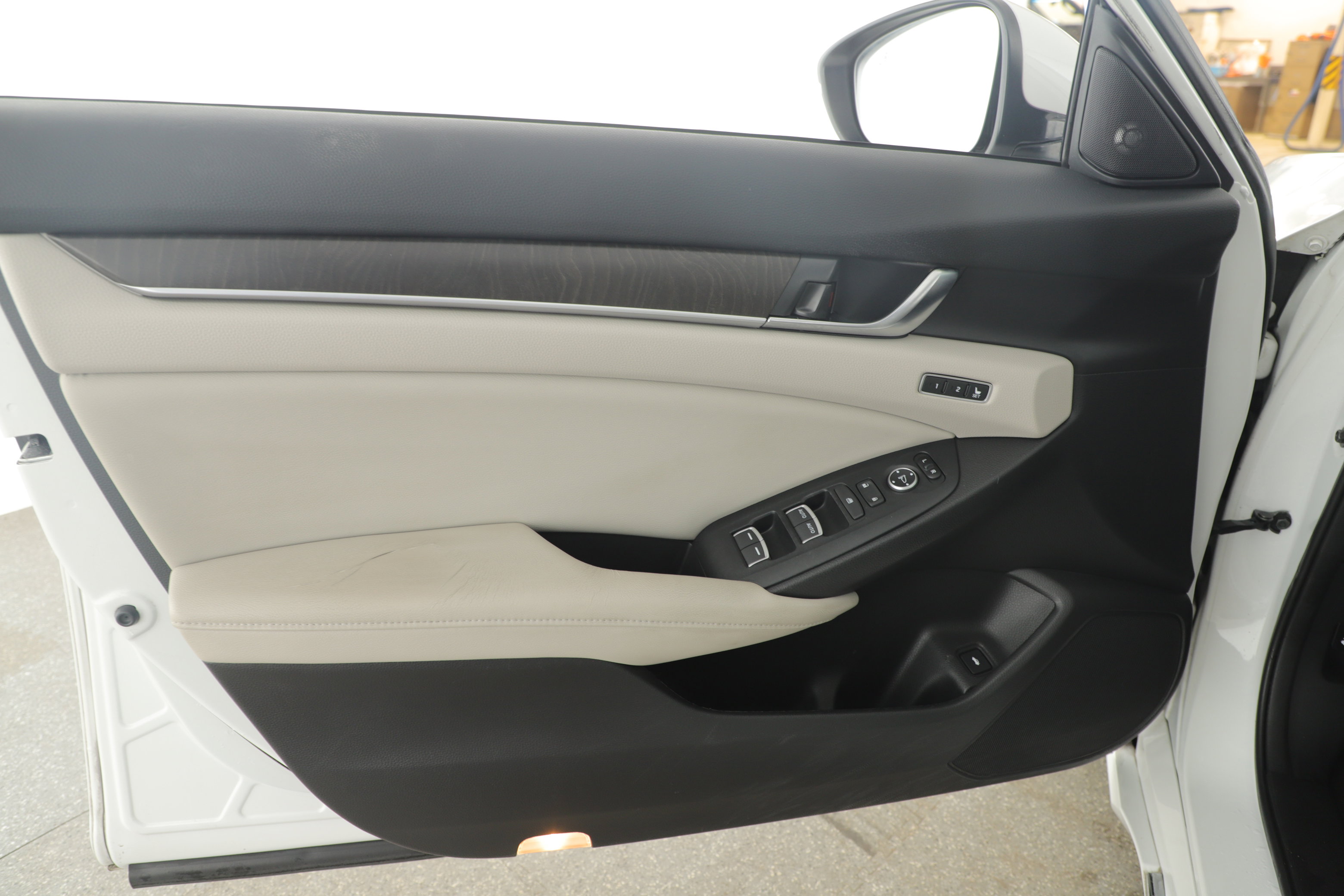 Used 2018 Honda Accord Touring image 8