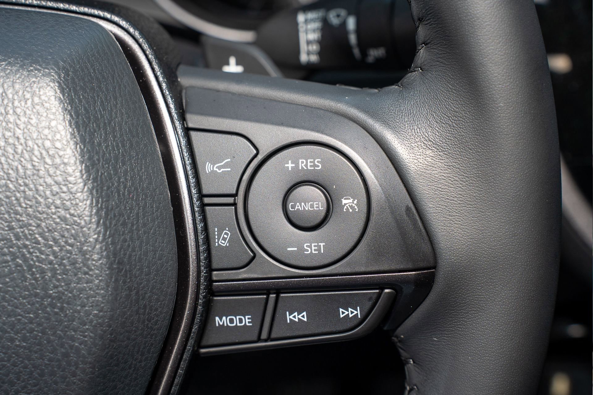 Used 2024 Toyota Camry SE w/ Convenience Package image 31