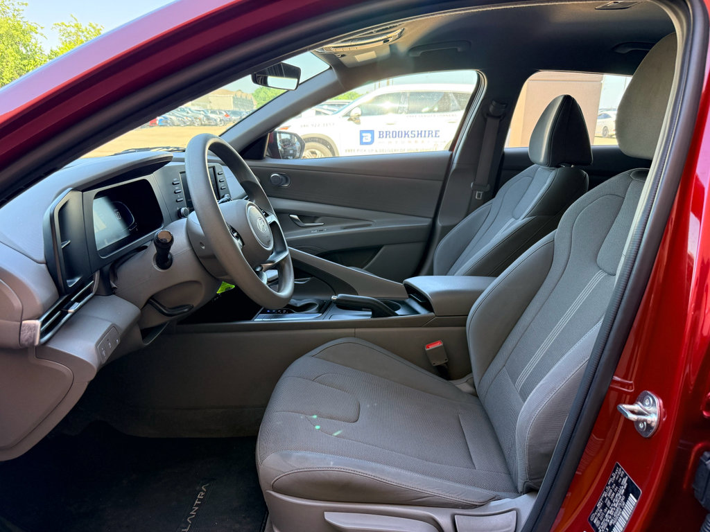 Used 2024 Hyundai Elantra SE FWD image 10