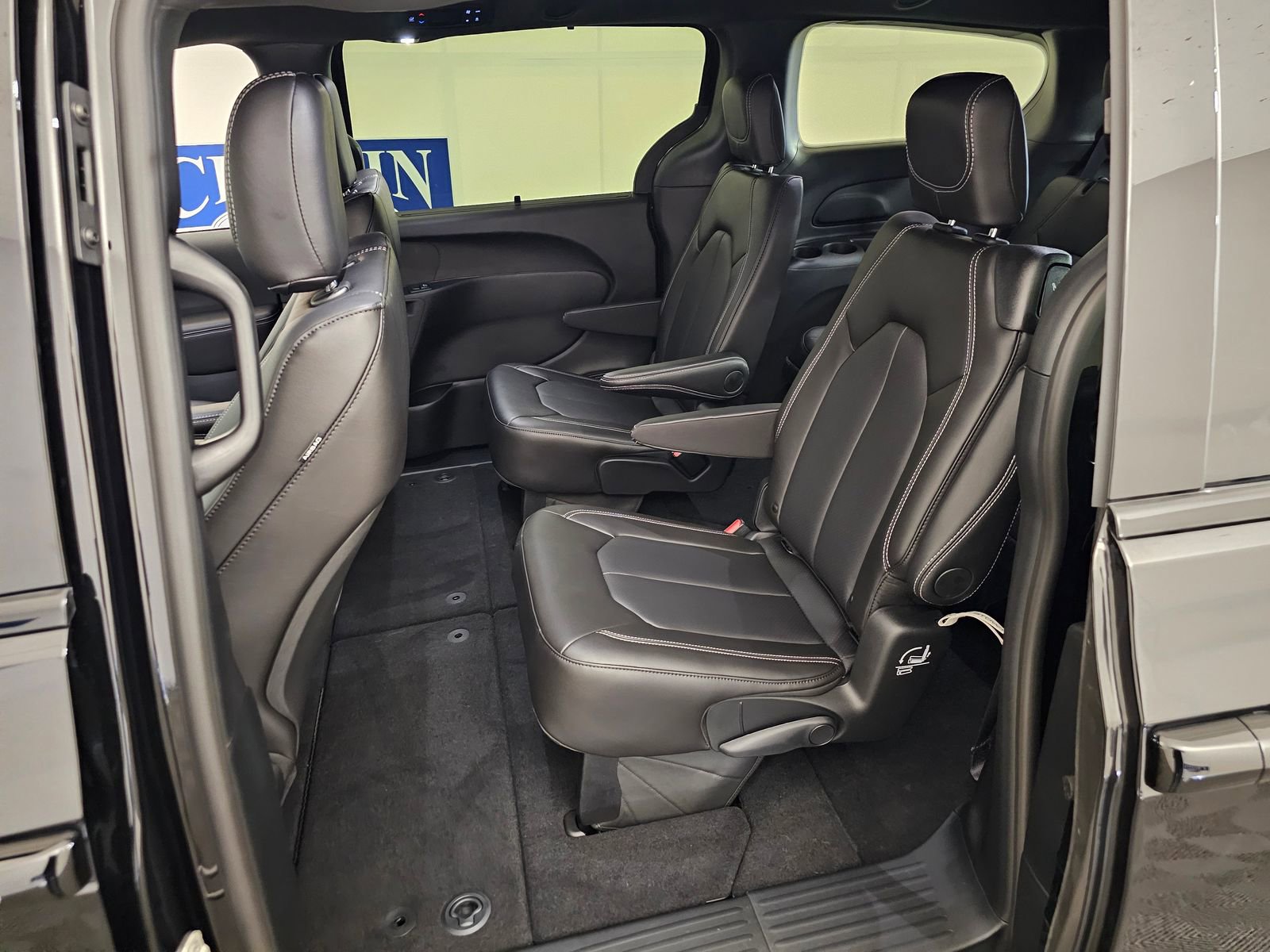 New 2026 Chrysler Pacifica Select image 32