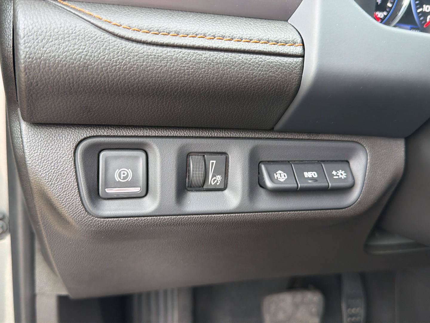 Used 2023 GMC Acadia AT4 w/ Technology Package AWD/4WD image 28