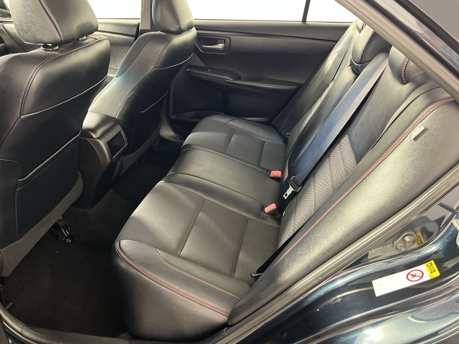 Used 2016 Toyota Camry SE image 25