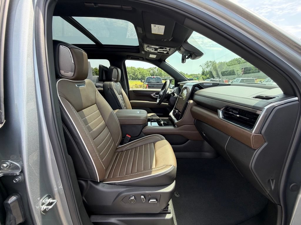 Used 2026 GMC Yukon XL Denali Ultimate AWD/4WD image 25