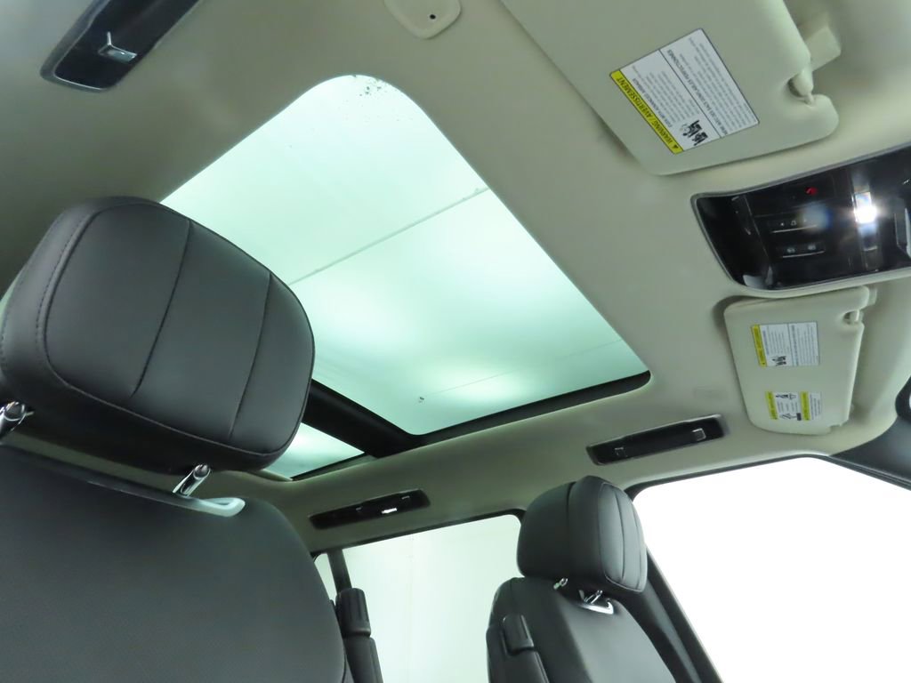 New 2025 Land Rover Range Rover Long Wheelbase SE image 19