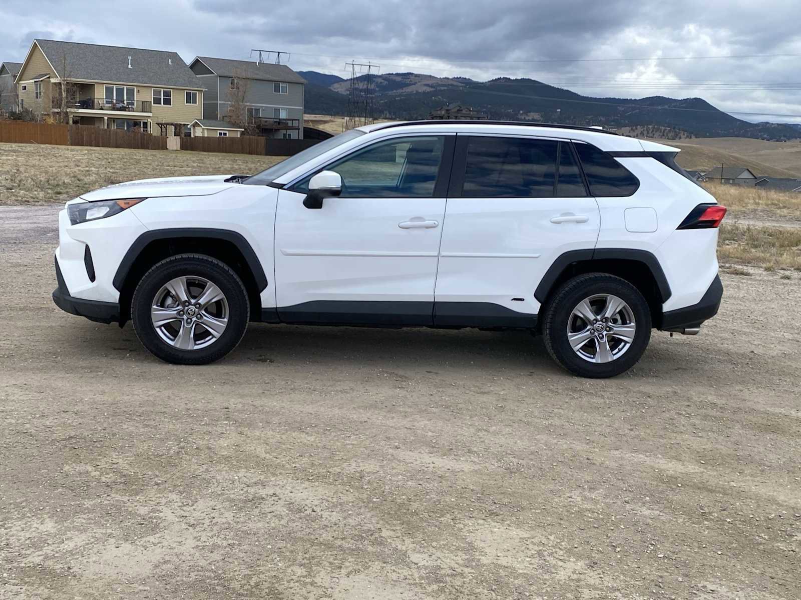 Used 2022 Toyota RAV4 LE image 10