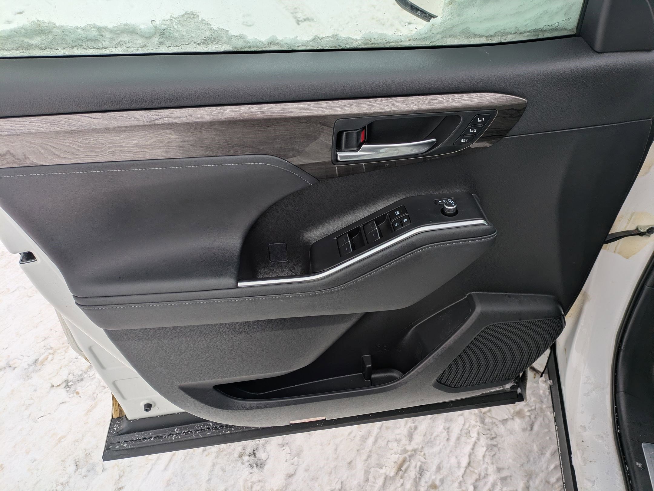 Used 2023 Toyota Highlander Limited image 6