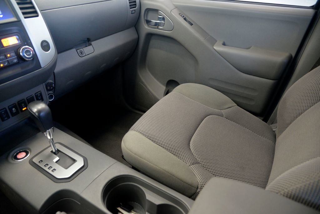 Used 2020 Nissan Frontier SV w/ Midnight Edition Floor Mats image 27