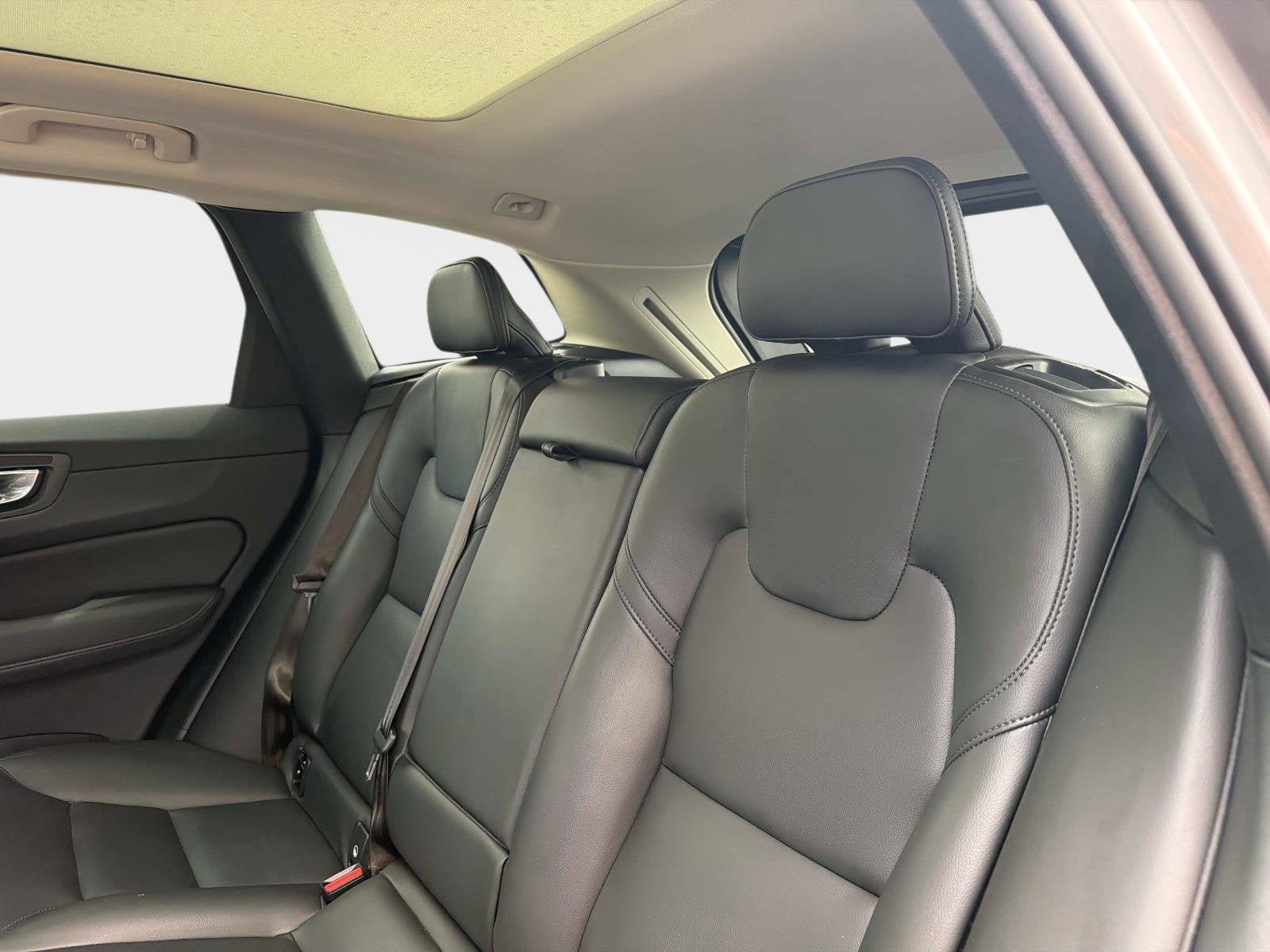 Certified 2025 Volvo XC60 B5 Core AWD/4WD image 14