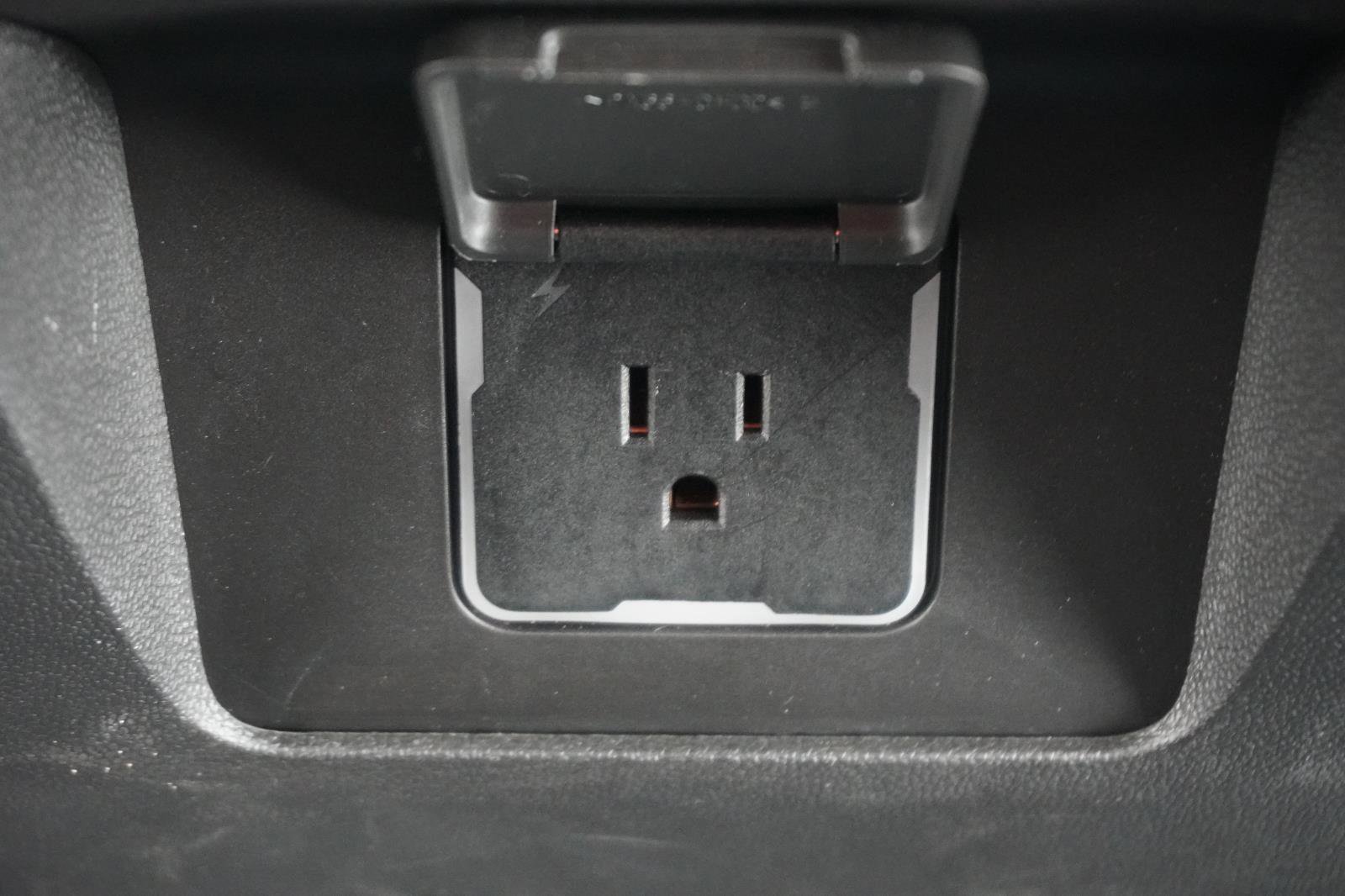 Used 2021 Chevrolet Suburban Premier w/ Premium Package image 40