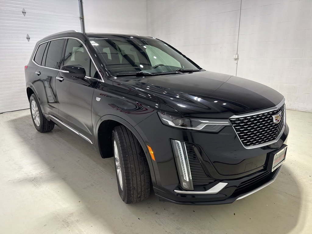 Used 2023 Cadillac XT6 Luxury image 3