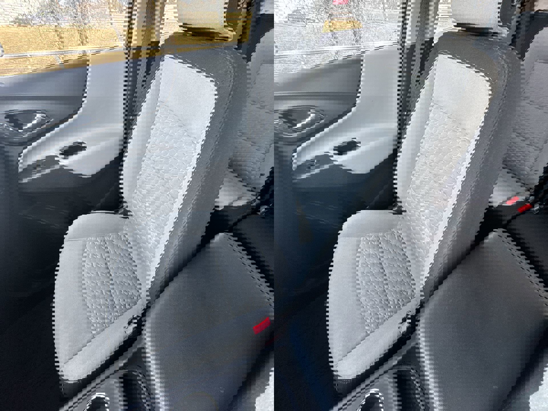 Certified 2021 Chevrolet Equinox LT w/ LPO, Floor Liner Package image 18