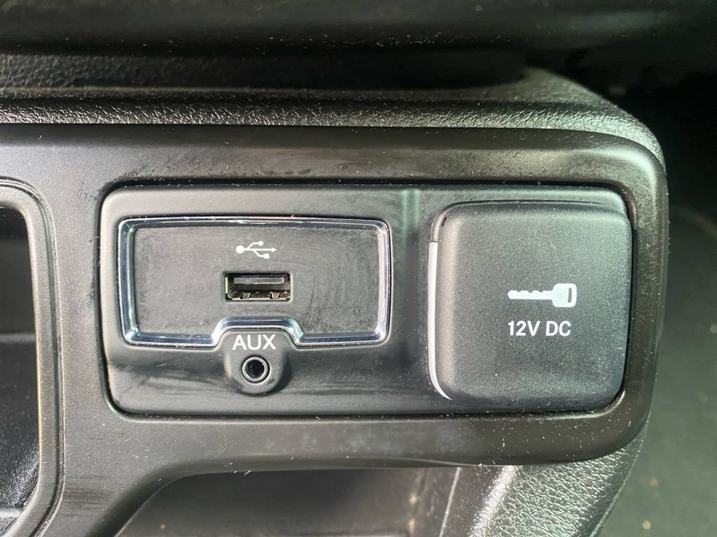 Used 2021 Jeep Renegade Latitude FWD image 25