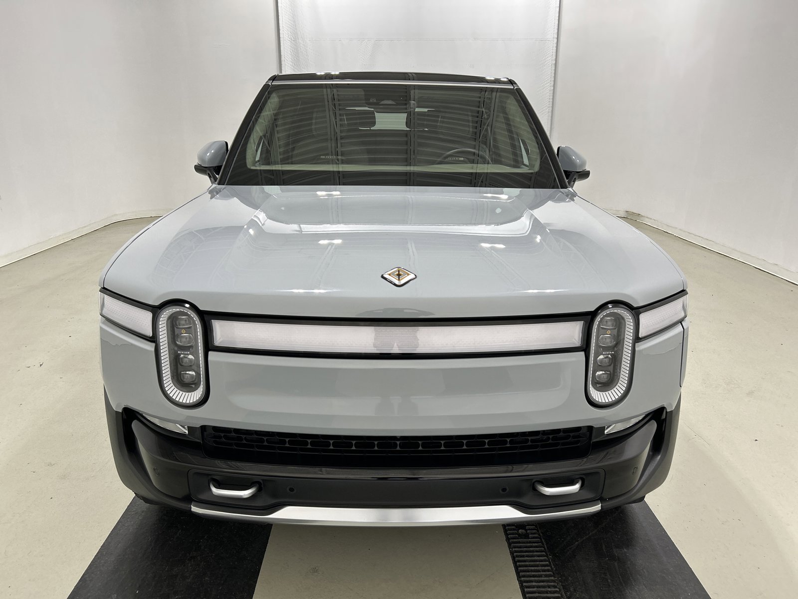 Used 2023 Rivian R1S Adventure AWD/4WD image 8