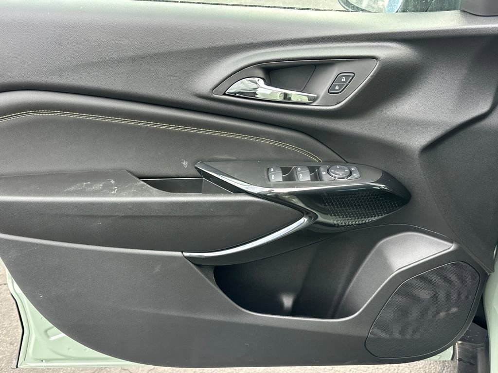 New 2026 Chevrolet Trax ACTIV w/ Sunroof Package FWD image 13