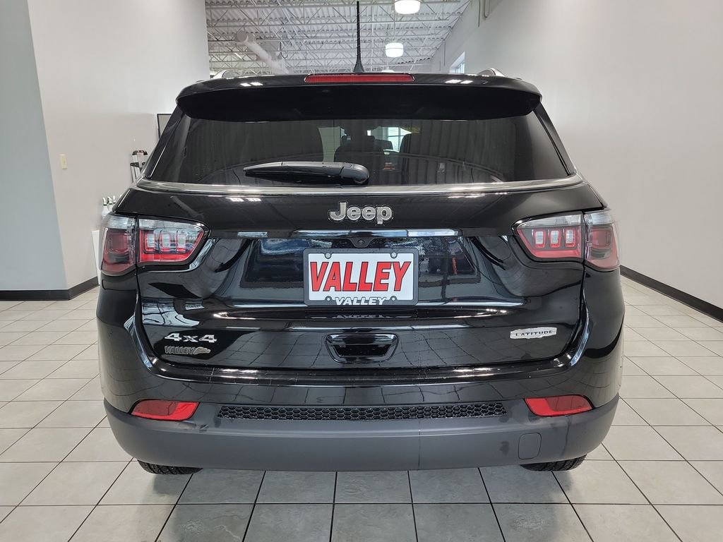 Certified 2022 Jeep Compass Latitude w/ Sun and Sound Group AWD/4WD image 10