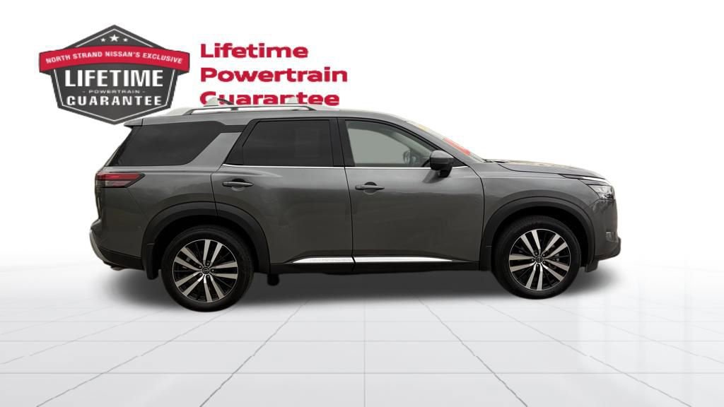 Certified 2025 Nissan Pathfinder Platinum w/ Cargo Package image 8