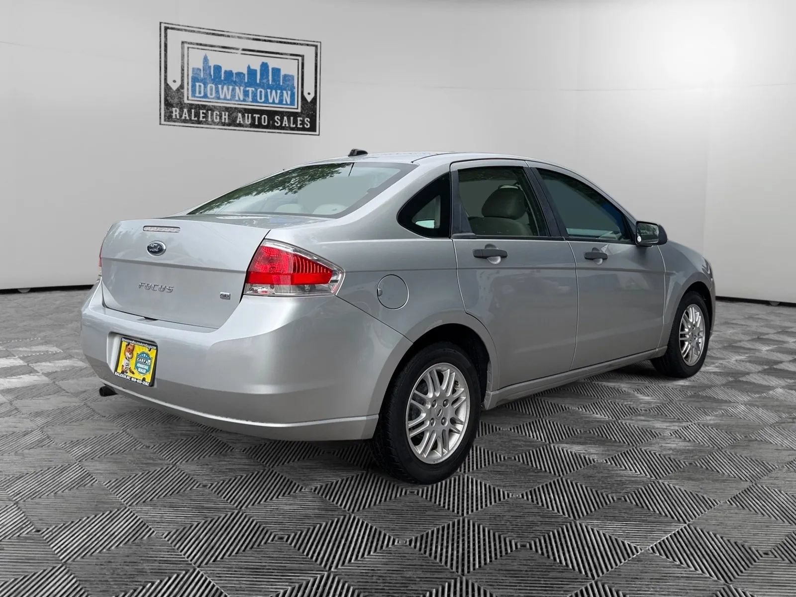 Used 2010 Ford Focus SE FWD image 6
