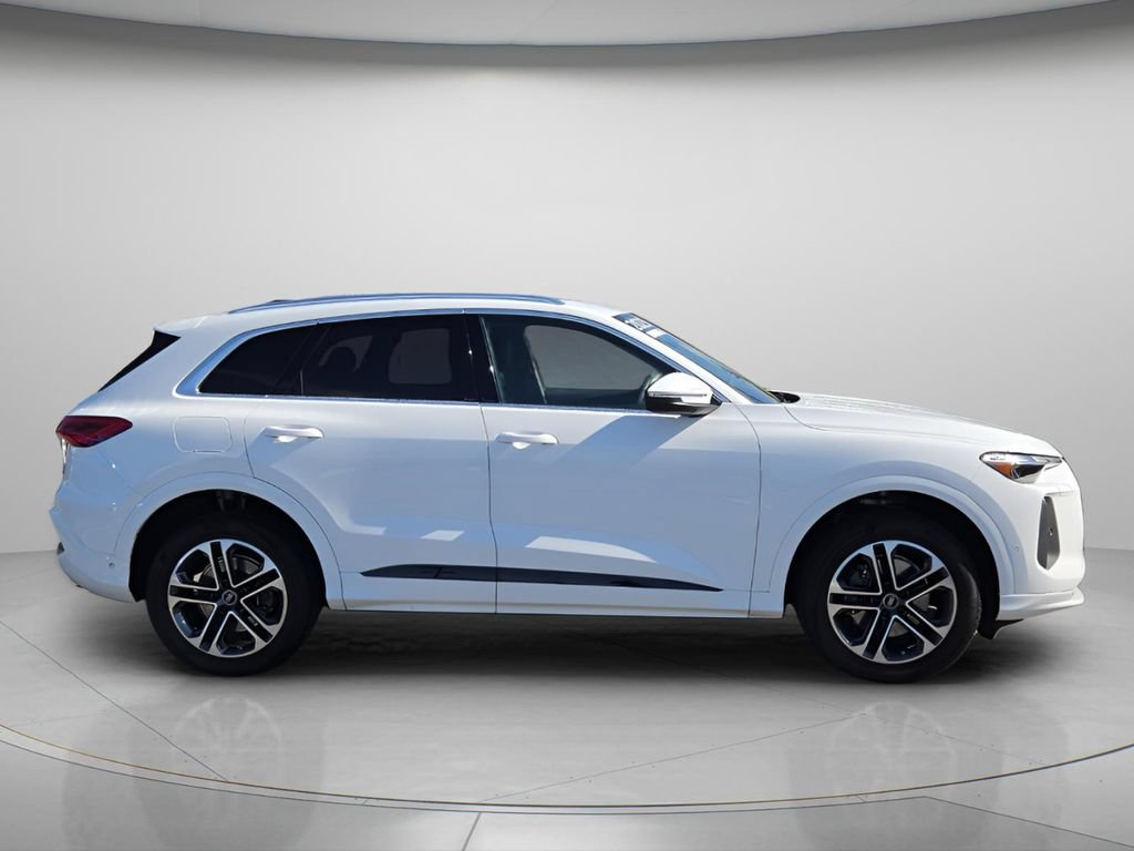 Certified 2025 Audi Q5 Premium w/ Convenience Package AWD/4WD image 9