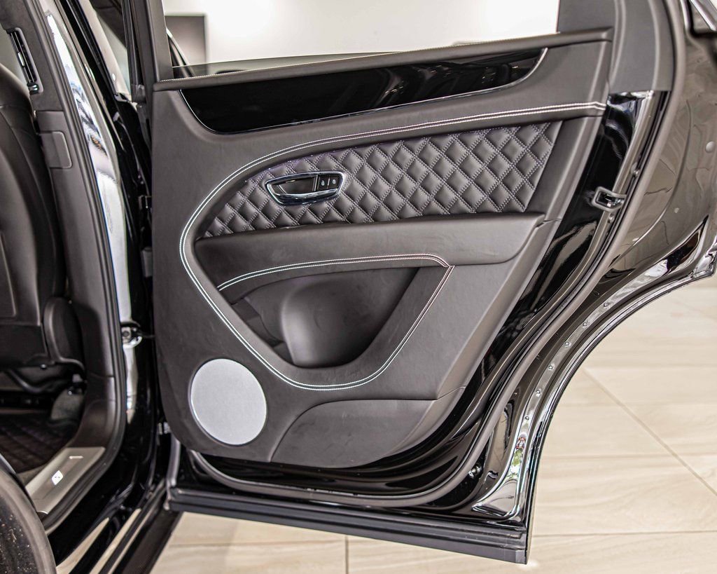 Used 2022 Bentley Bentayga AWD/4WD image 47