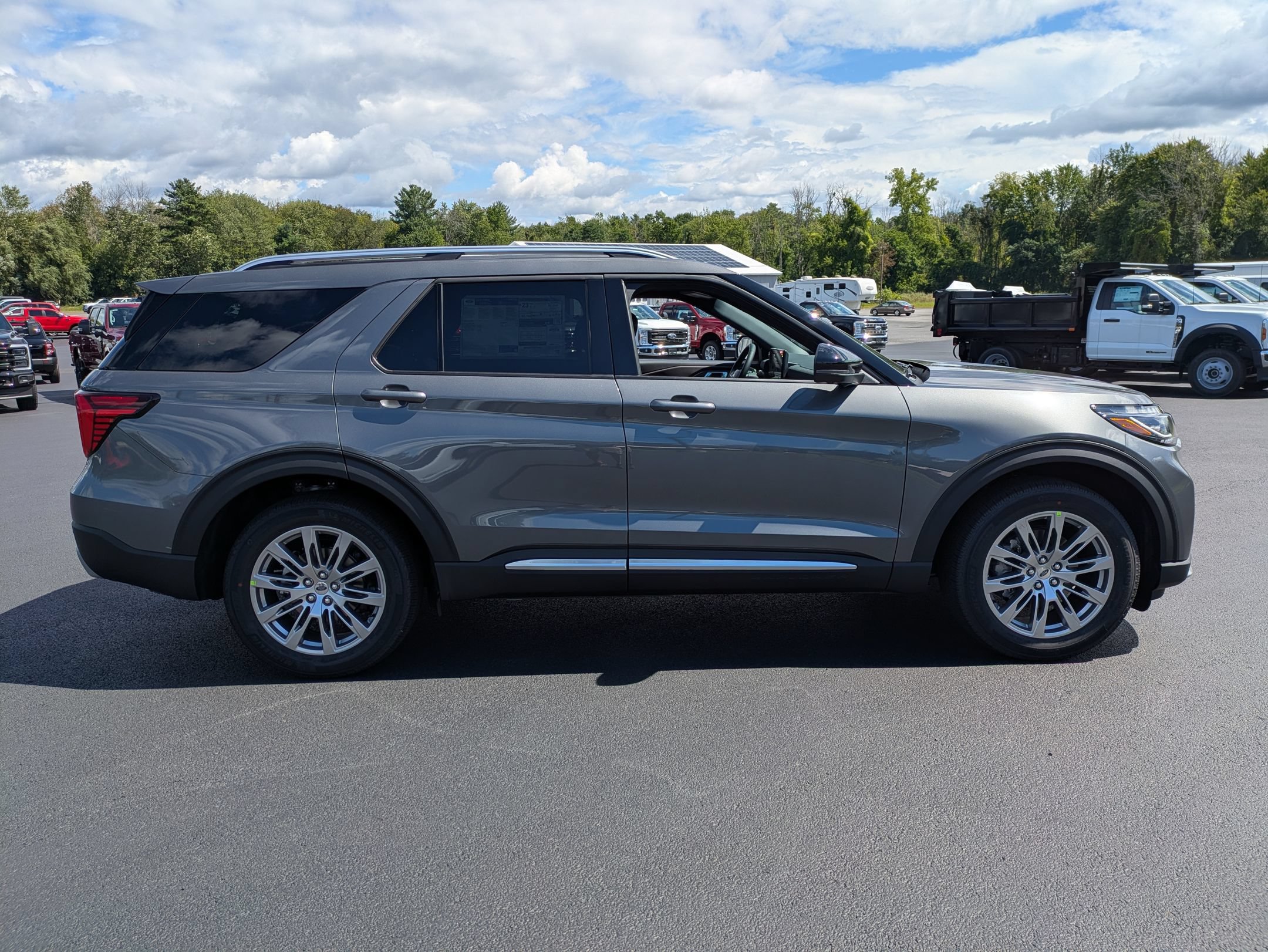 New 2026 Ford Explorer Platinum AWD/4WD image 2