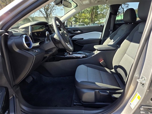 Certified 2025 Chevrolet Trax LT w/ LT Convenience Package image 12