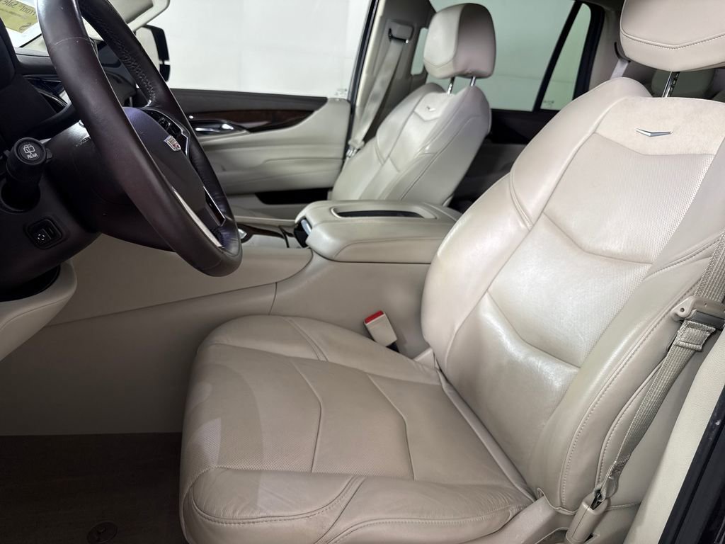 Used 2016 Cadillac Escalade Luxury image 11