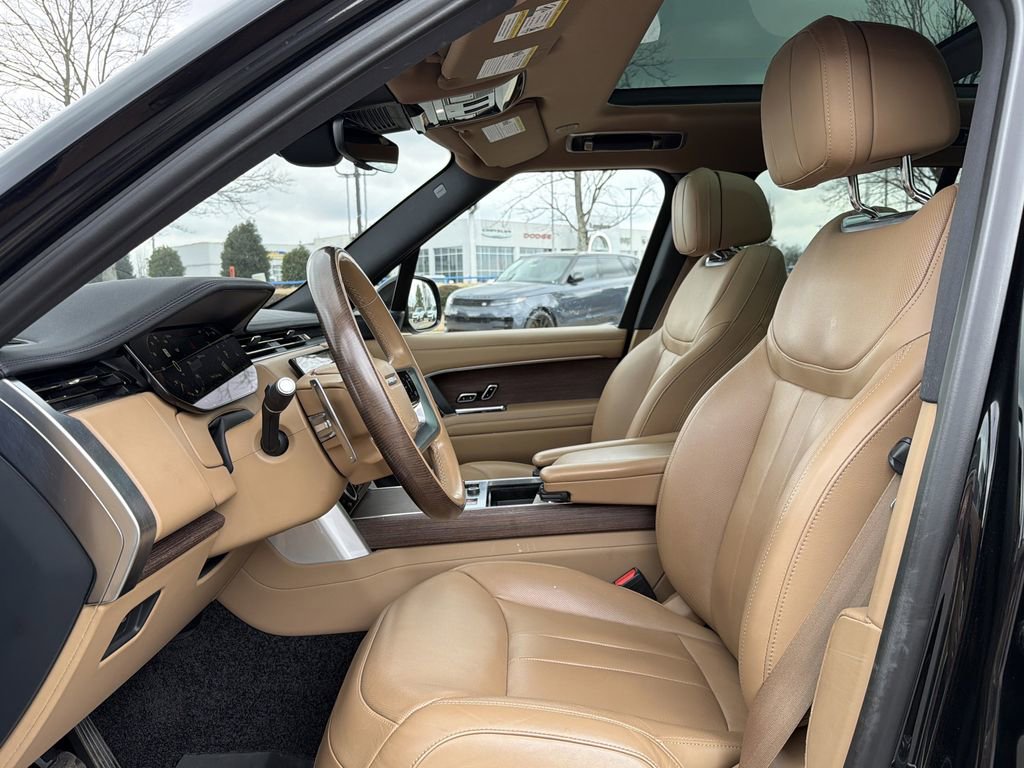 Used 2023 Land Rover Range Rover SE image 2