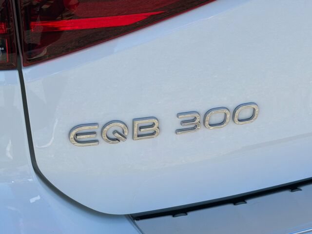 Certified 2023 Mercedes-Benz EQB 300 4MATIC w/ Exclusive Package image 36