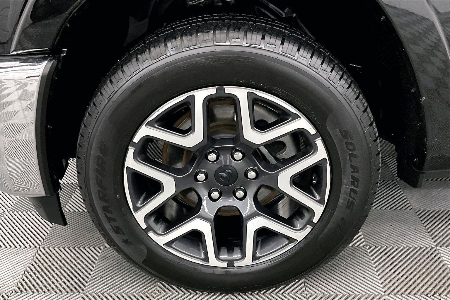 Used 2025 RAM 1500 Laramie AWD/4WD image 10