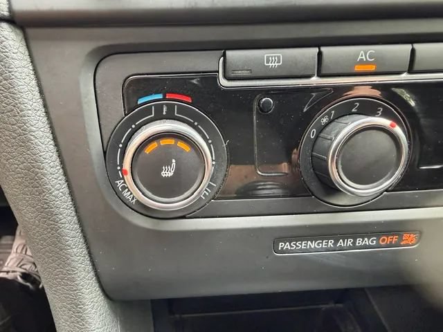 Used 2011 Volkswagen Golf 4-Door FWD image 21