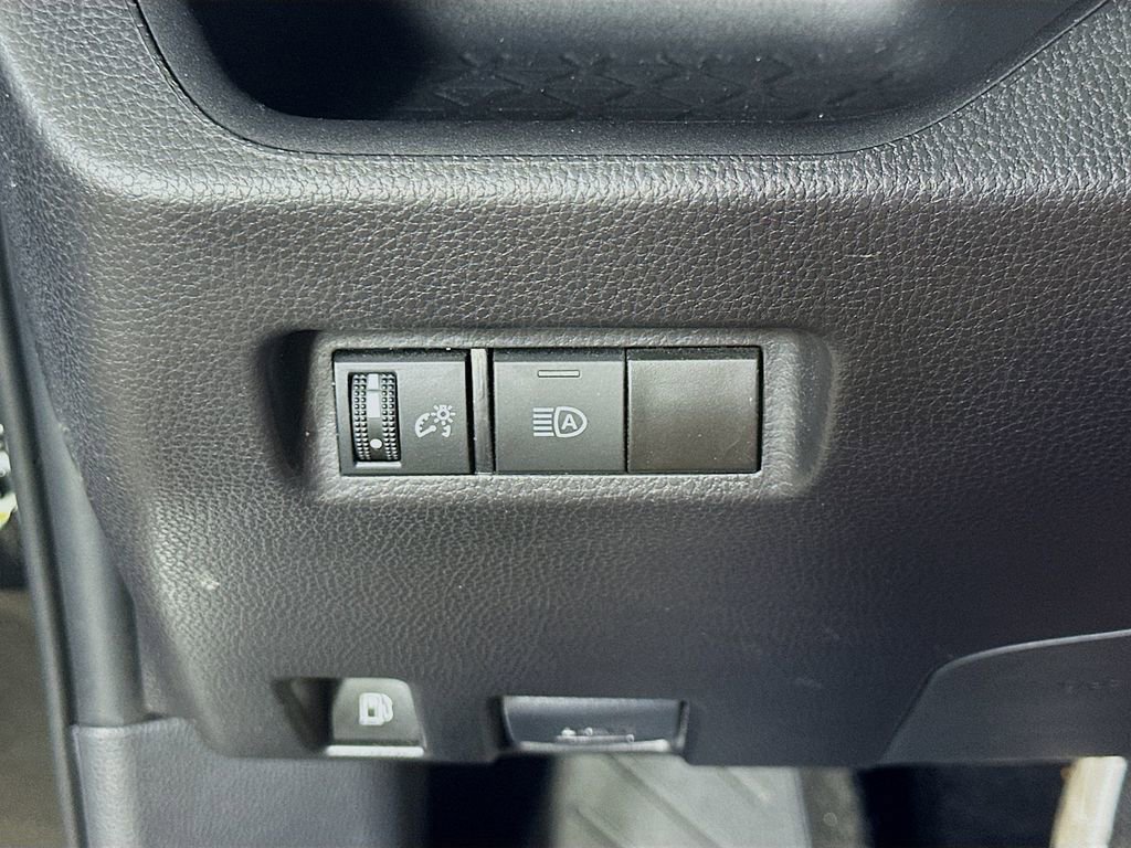Used 2025 Toyota RAV4 LE AWD/4WD image 21