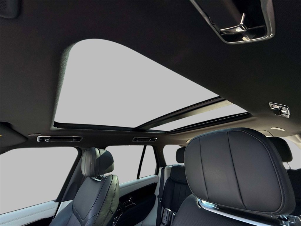 Used 2023 Land Rover Range Rover SE image 23