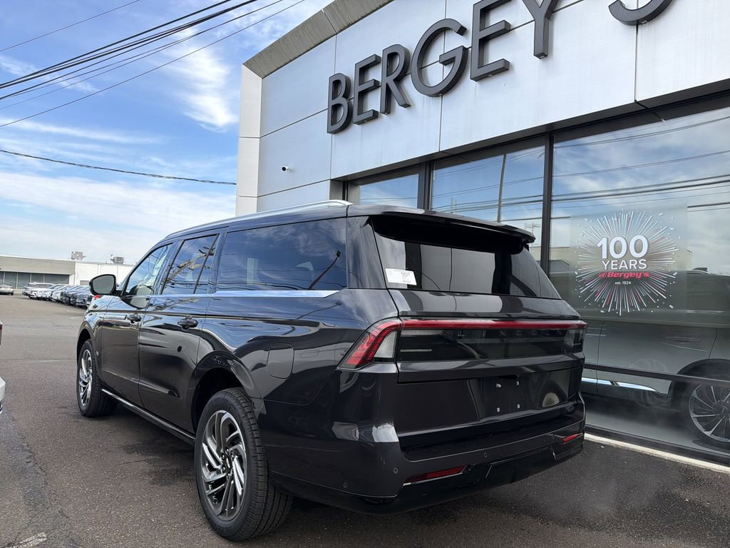 New 2025 Lincoln Navigator L Reserve image 2