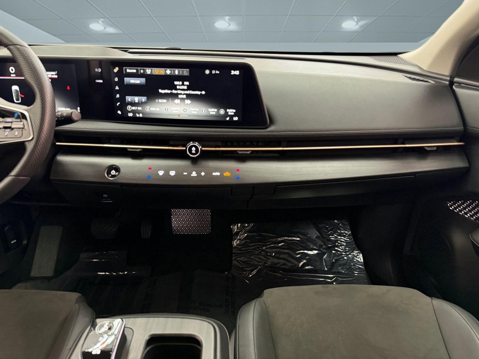 Used 2025 Nissan Ariya AWD image 25