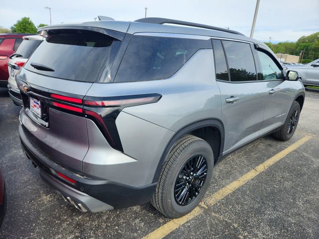 Used 2025 Chevrolet Traverse LT w/ Driver Confidence Package AWD/4WD image 3