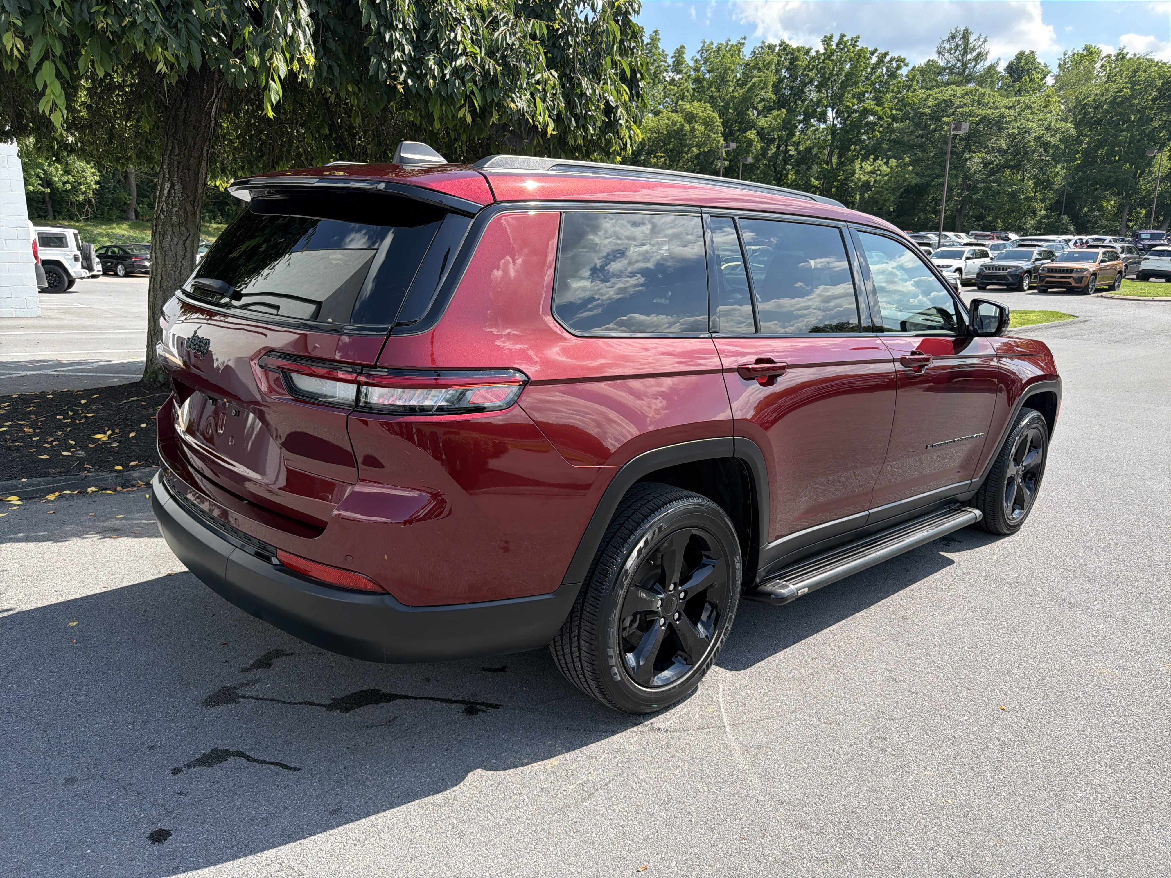Used 2023 Jeep Grand Cherokee L Laredo AWD/4WD image 3