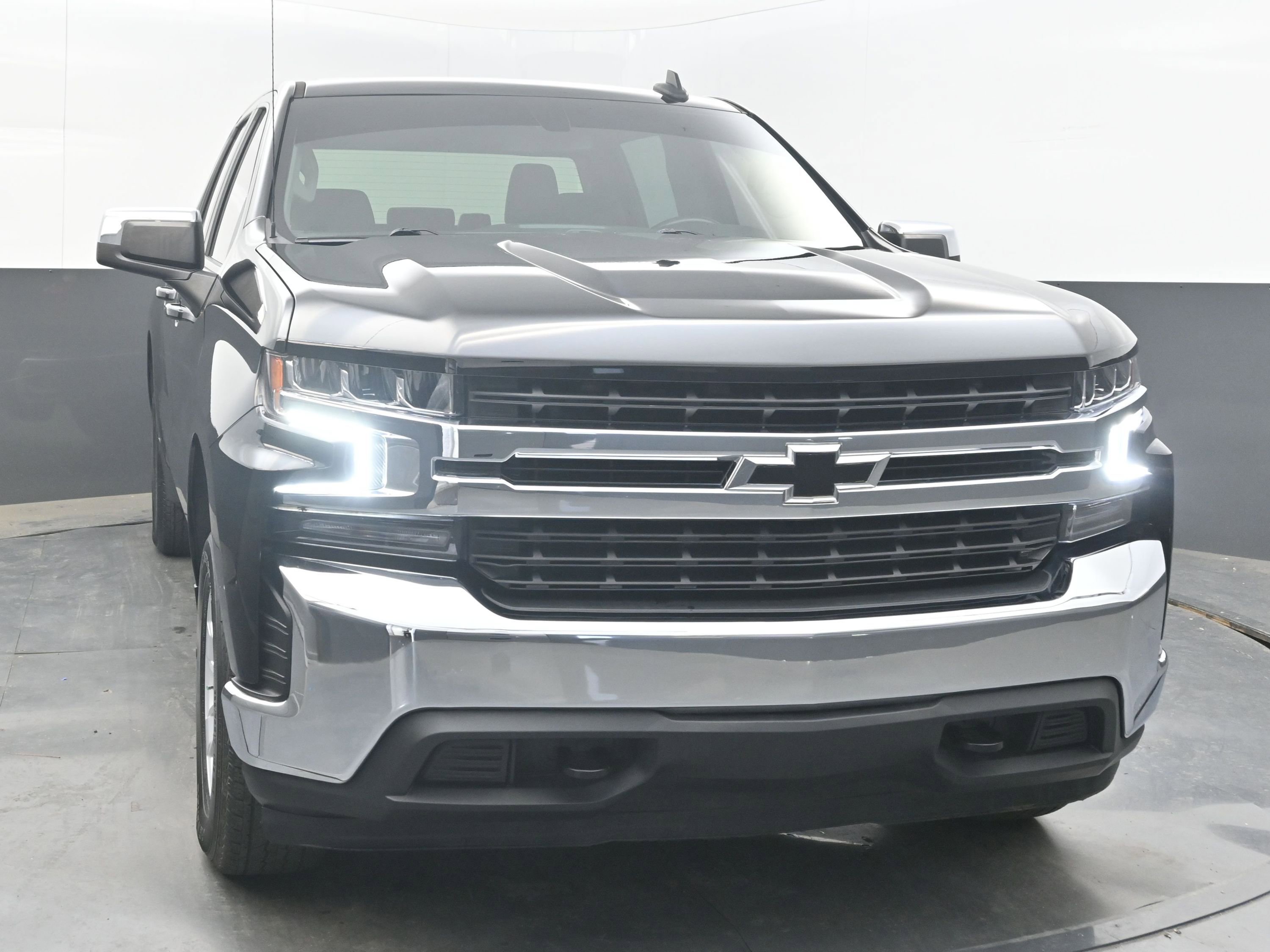 Used 2022 Chevrolet Silverado 1500 LT AWD/4WD image 2