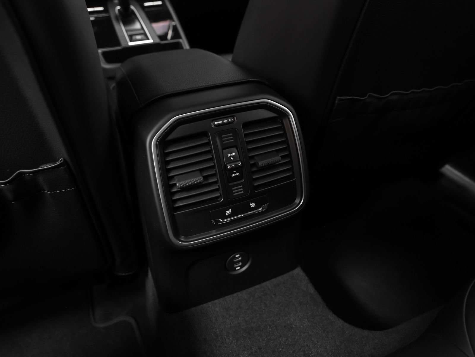 Certified 2023 Porsche Macan image 39