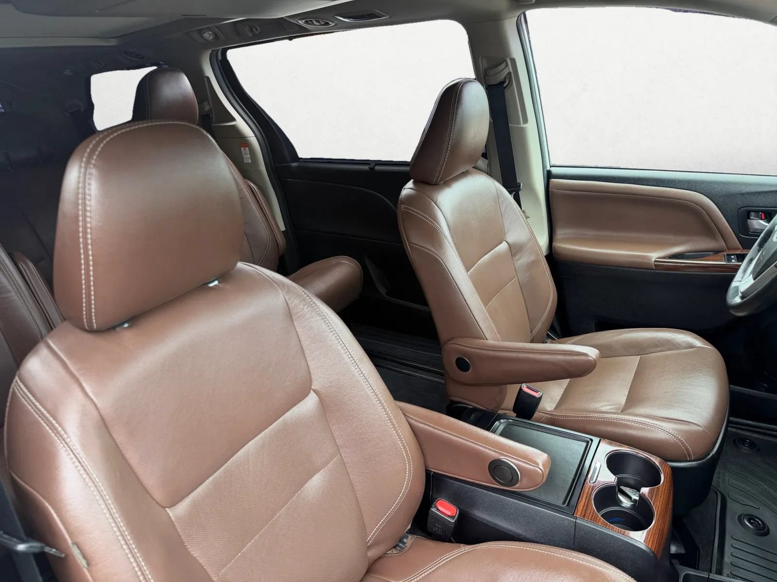 Used 2019 Toyota Sienna Limited Premium w/ Carpet Mat Package AWD/4WD image 26