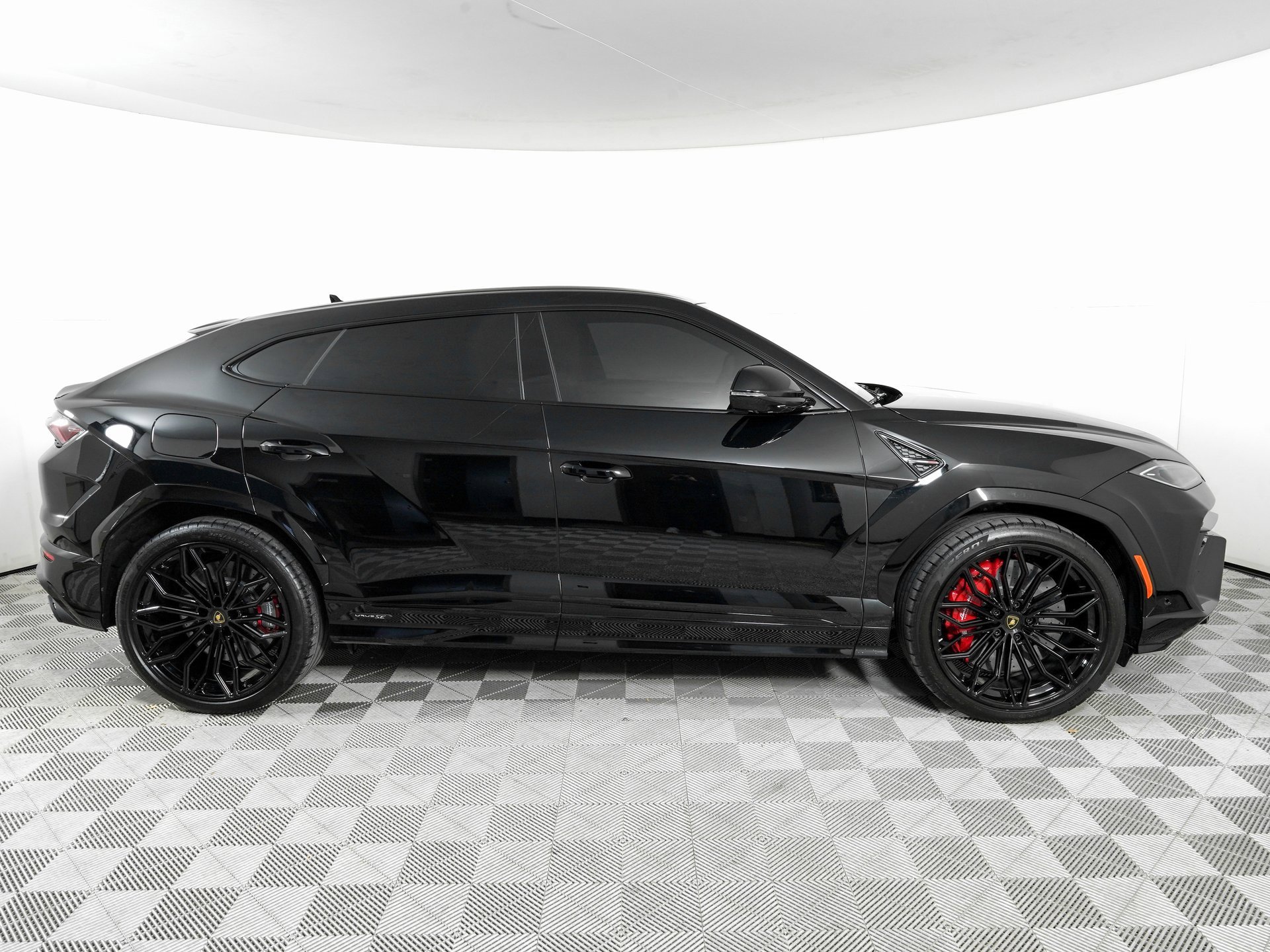 Used 2025 Lamborghini Urus SE image 4