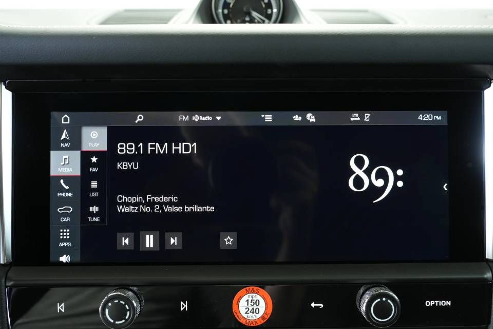 Certified 2025 Porsche Macan AWD/4WD image 18
