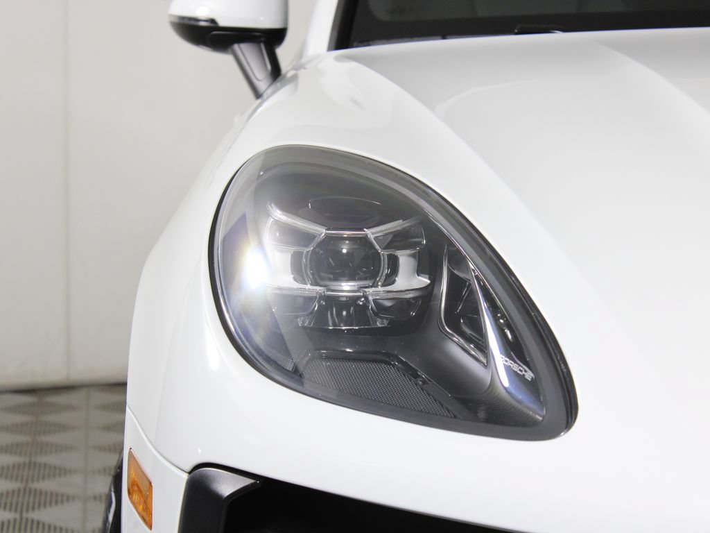 Certified 2021 Porsche Macan AWD/4WD image 11