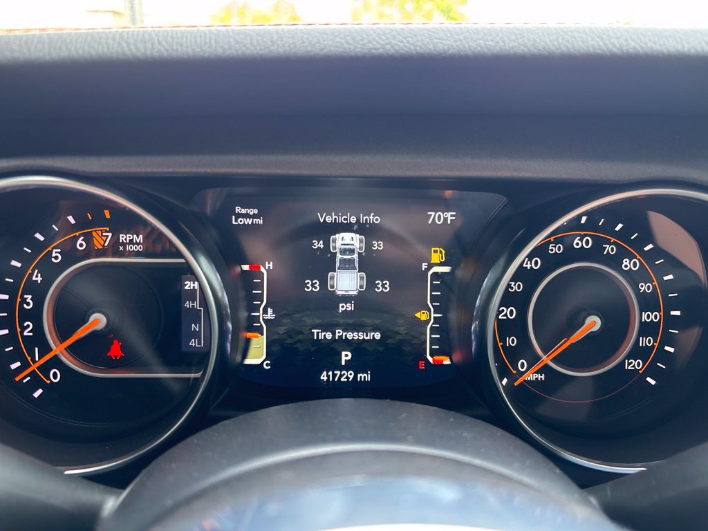 Used 2023 Jeep Gladiator Mojave w/ Cold Weather Group AWD/4WD image 10