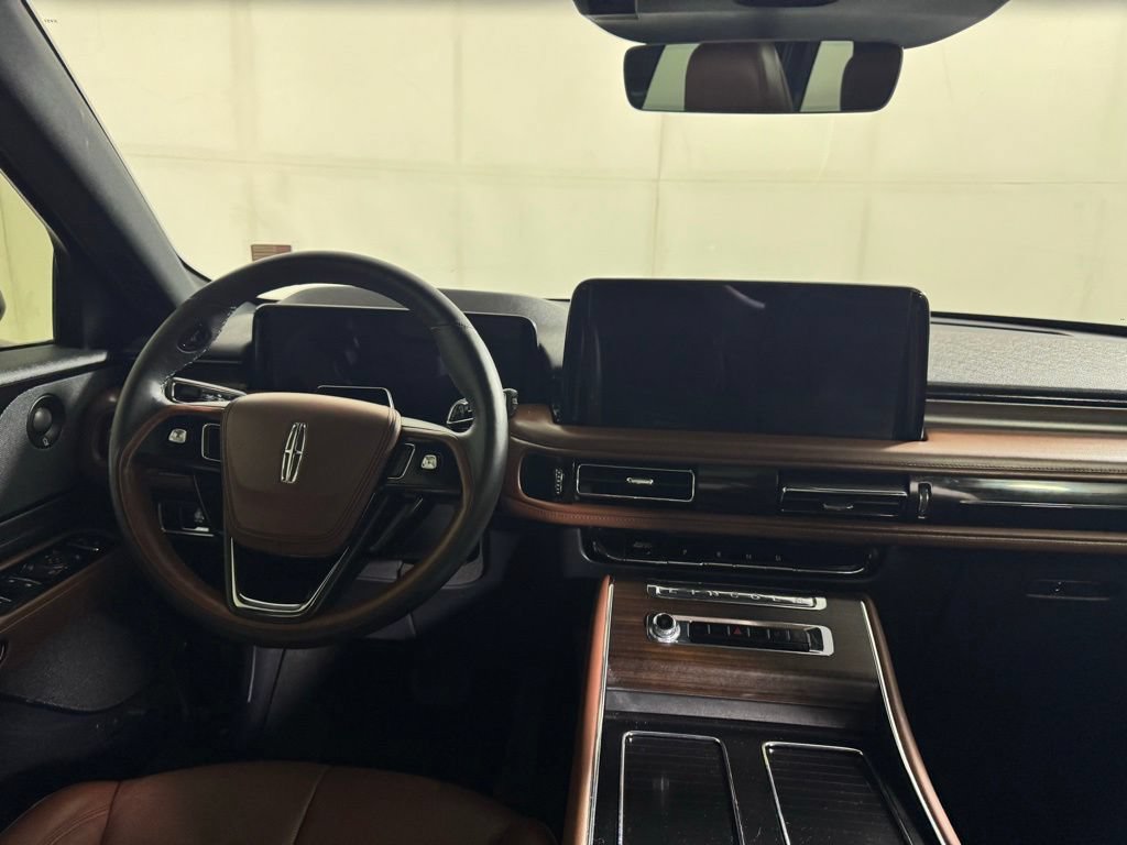 Certified 2025 Lincoln Aviator Reserve w/ Jet Appearance Package AWD/4WD image 23