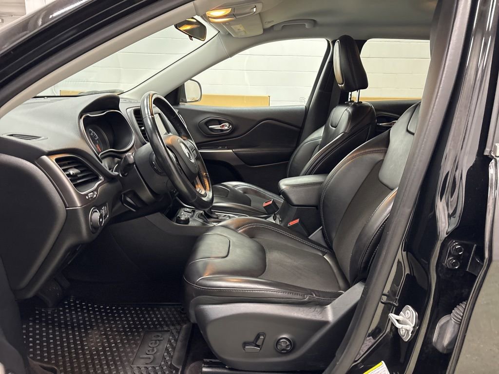 Used 2019 Jeep Cherokee Latitude Plus w/ Cold Weather Group image 15