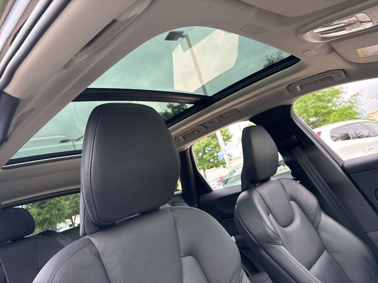 Used 2024 Volvo XC60 B5 Plus w/ Protection Package Premier AWD/4WD image 15