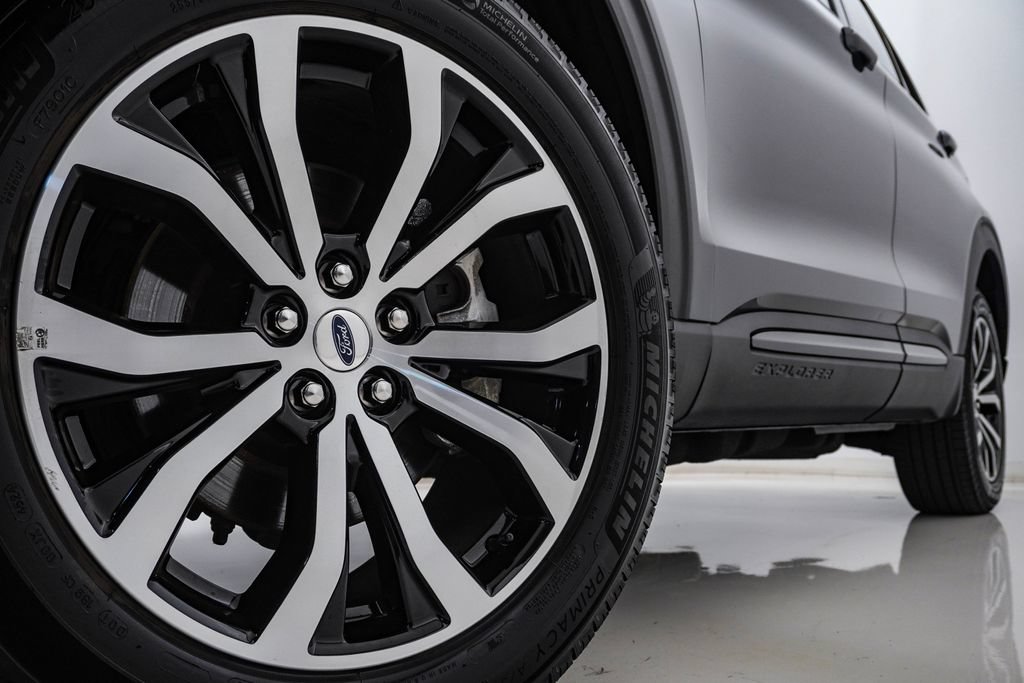 Used 2025 Ford Explorer ST-Line AWD/4WD image 5