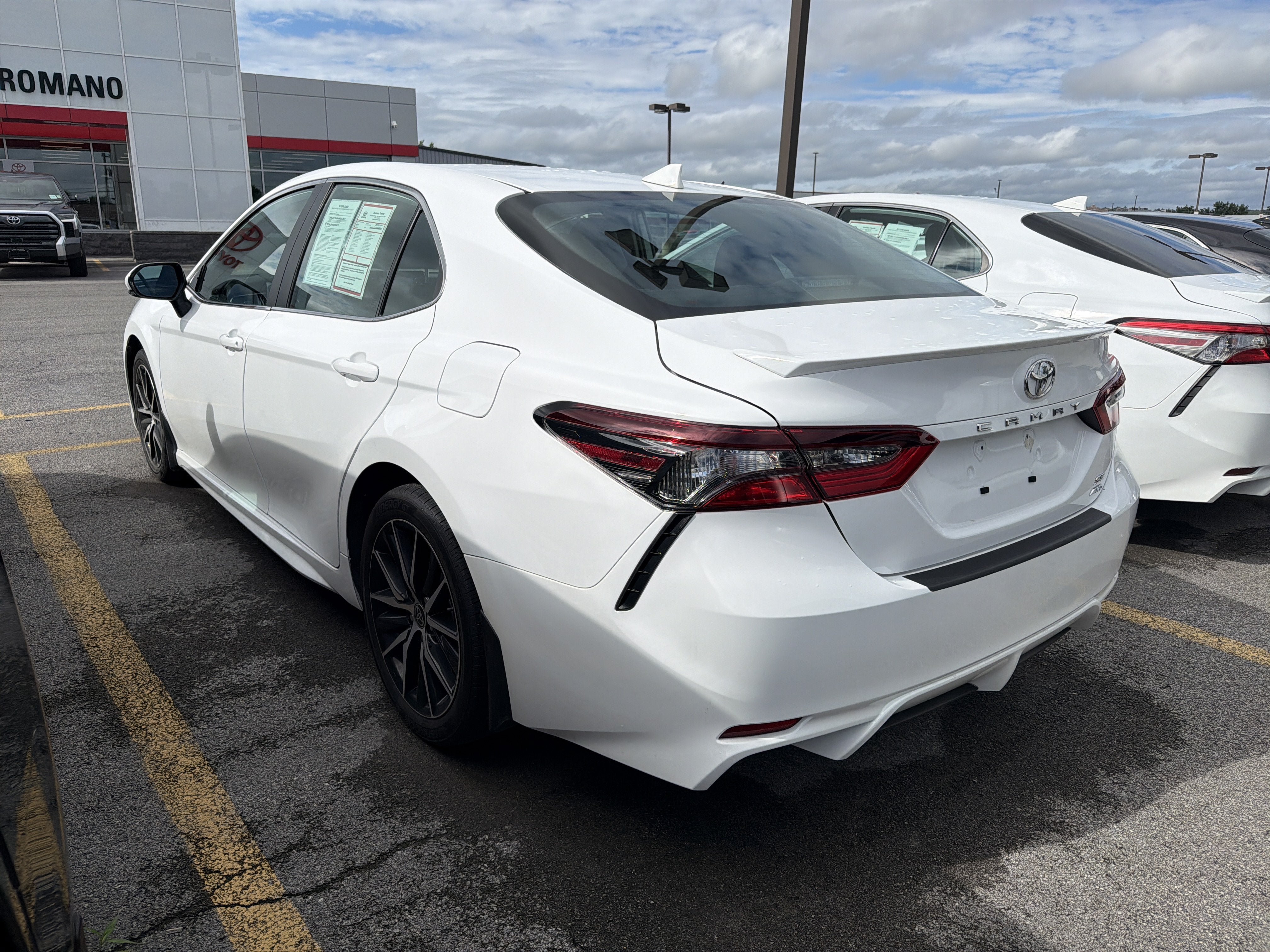 Used 2023 Toyota Camry SE w/ Cold Weather Package AWD/4WD image 5