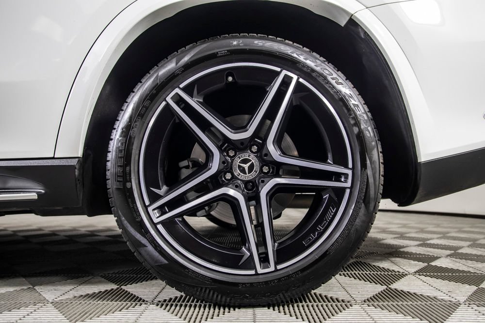 Used 2024 Mercedes-Benz GLS 450 4MATIC image 44
