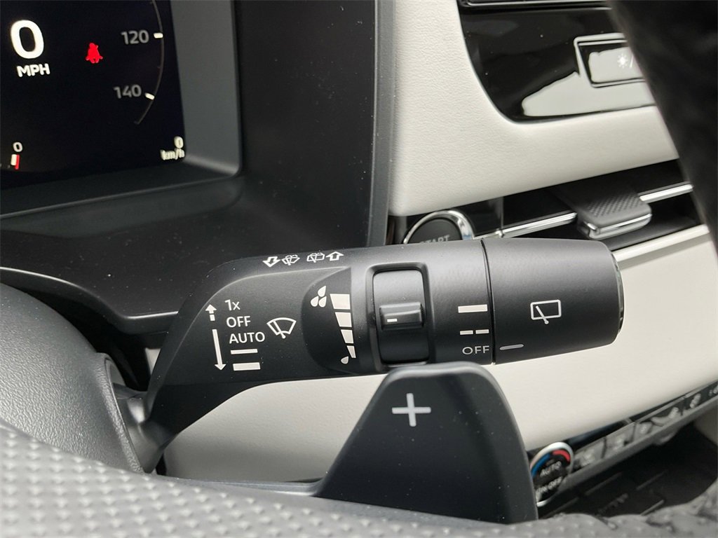 New 2025 Mitsubishi Outlander SE image 32